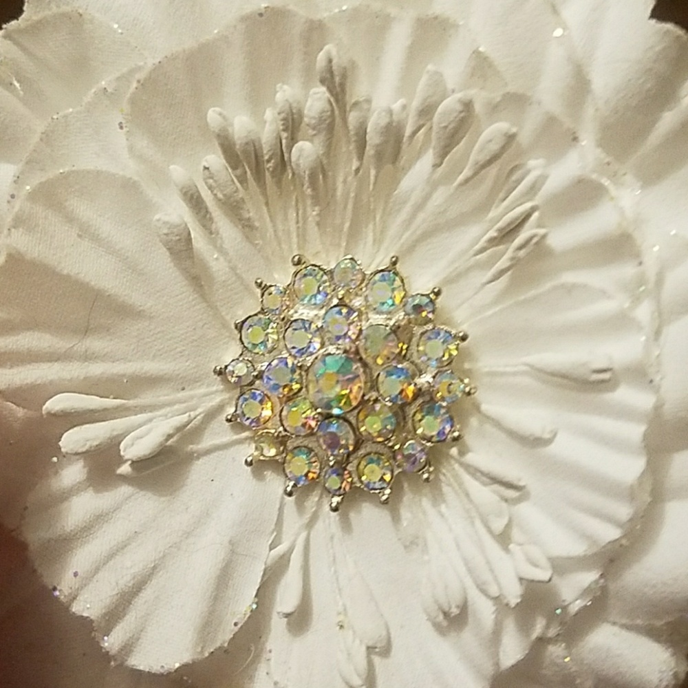 White tieks flower